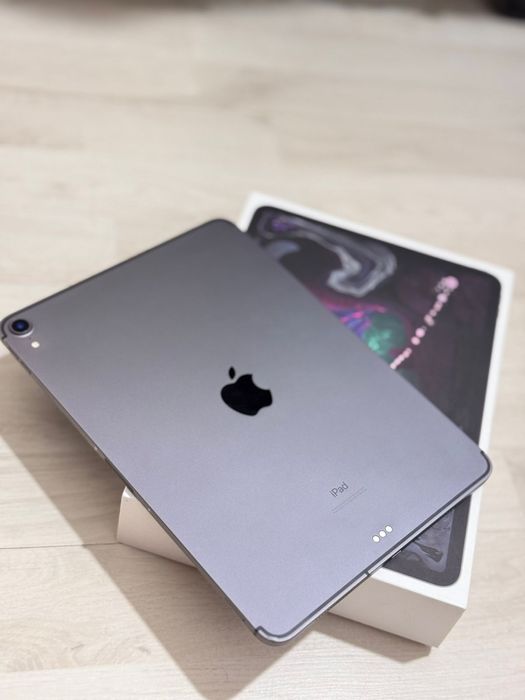 iPad Pro 11” 1st Gen Cellular 64GB – Cutie originală, stare foarte bun