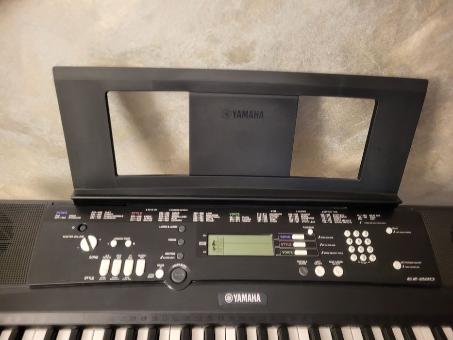 Orga  Digitala Portabil Yamaha EZ-220