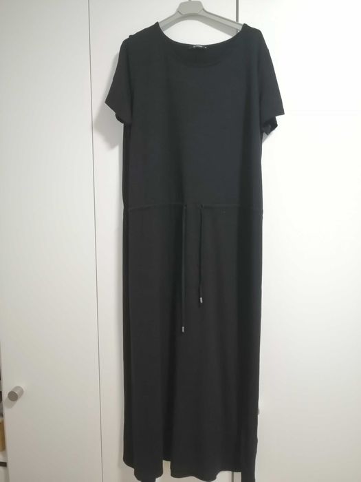 Rochie neagră, ușor elastică