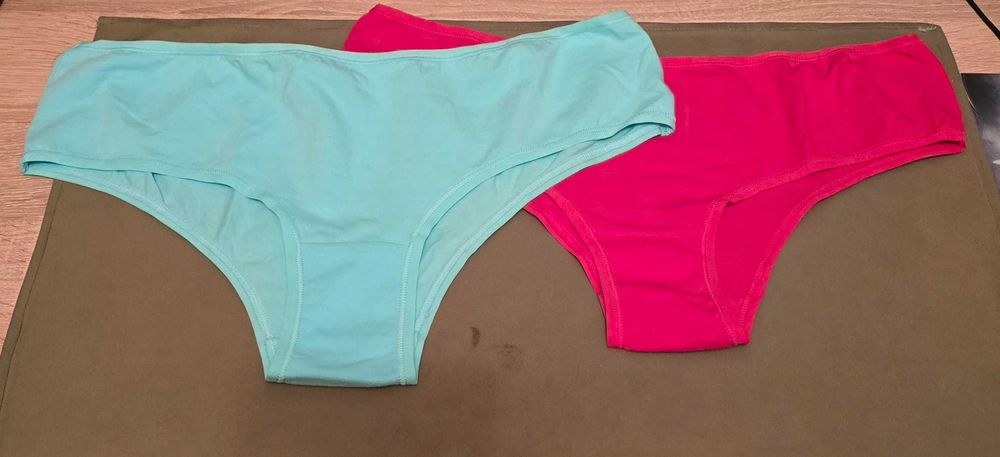 Seturi de chiloți de damă din dantelă și portjartiere