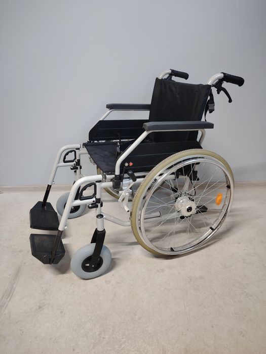 Carucior cu rotile/Fotoliu rulant  pentru persoane cu handicap.049