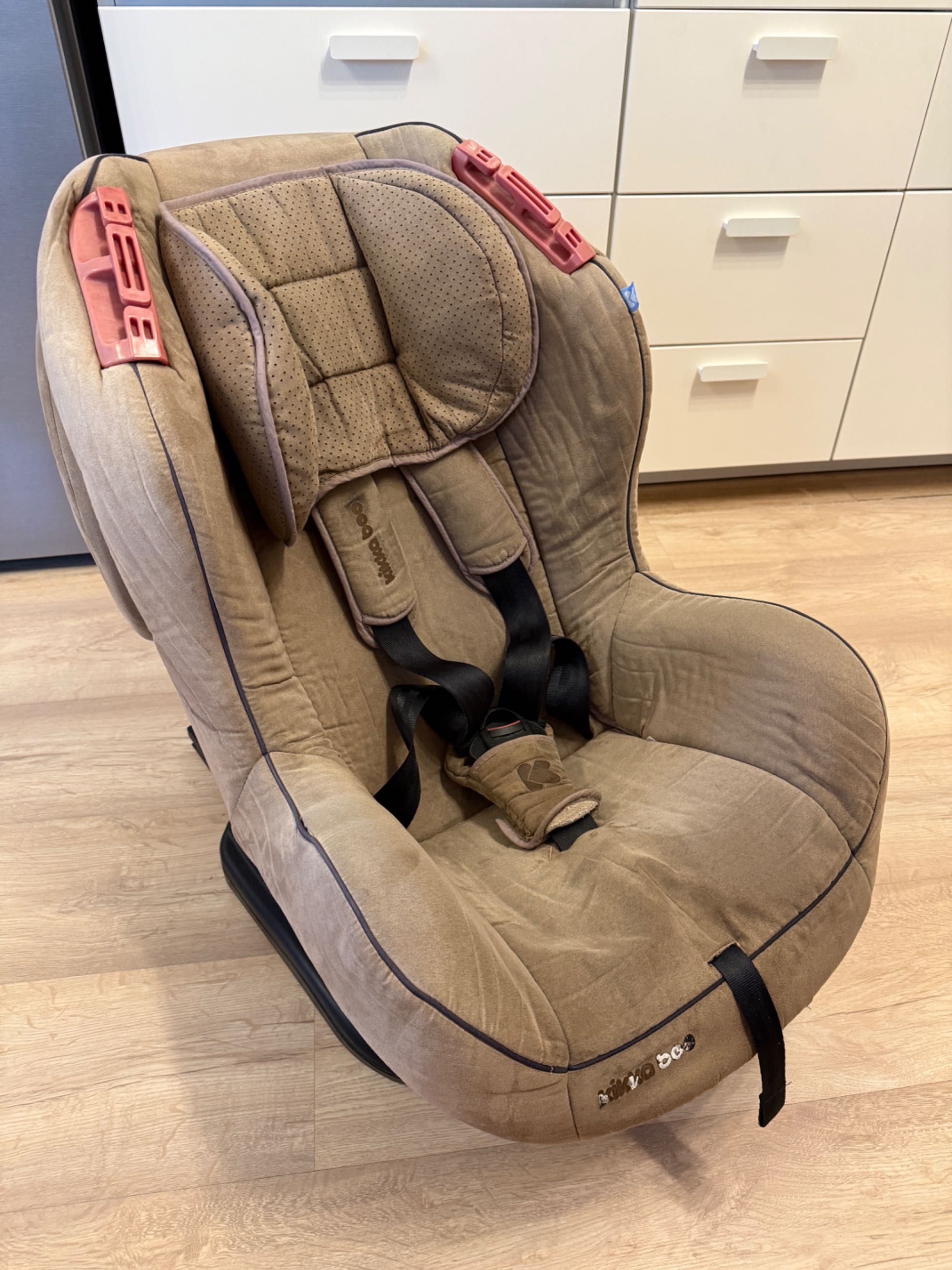 Столче за кола Kikka boo. 9-25кг. С изофикс и опция сън.