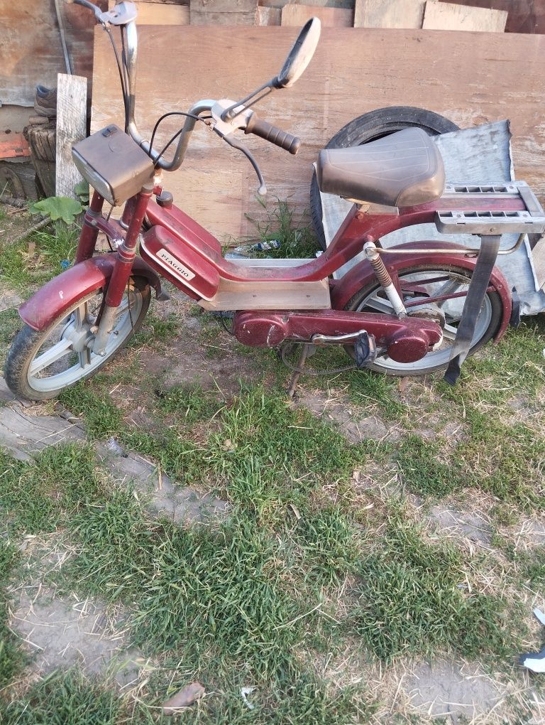 Vând Piaggio fără motor pentru fier vechi