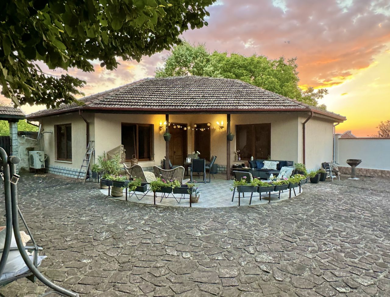 Продава се Къща в София, Борово - 200 кв.м за 825 €/кв.м - Снимка #1