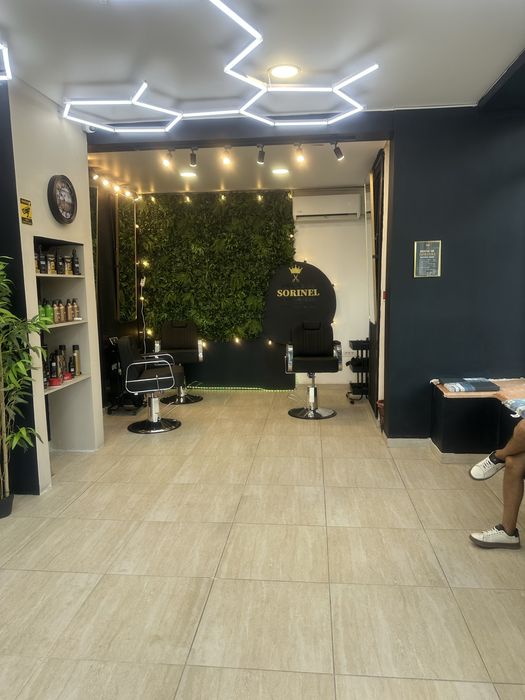 I Închiriere scaun frizerie într-un salon modern – 400 €/lună,