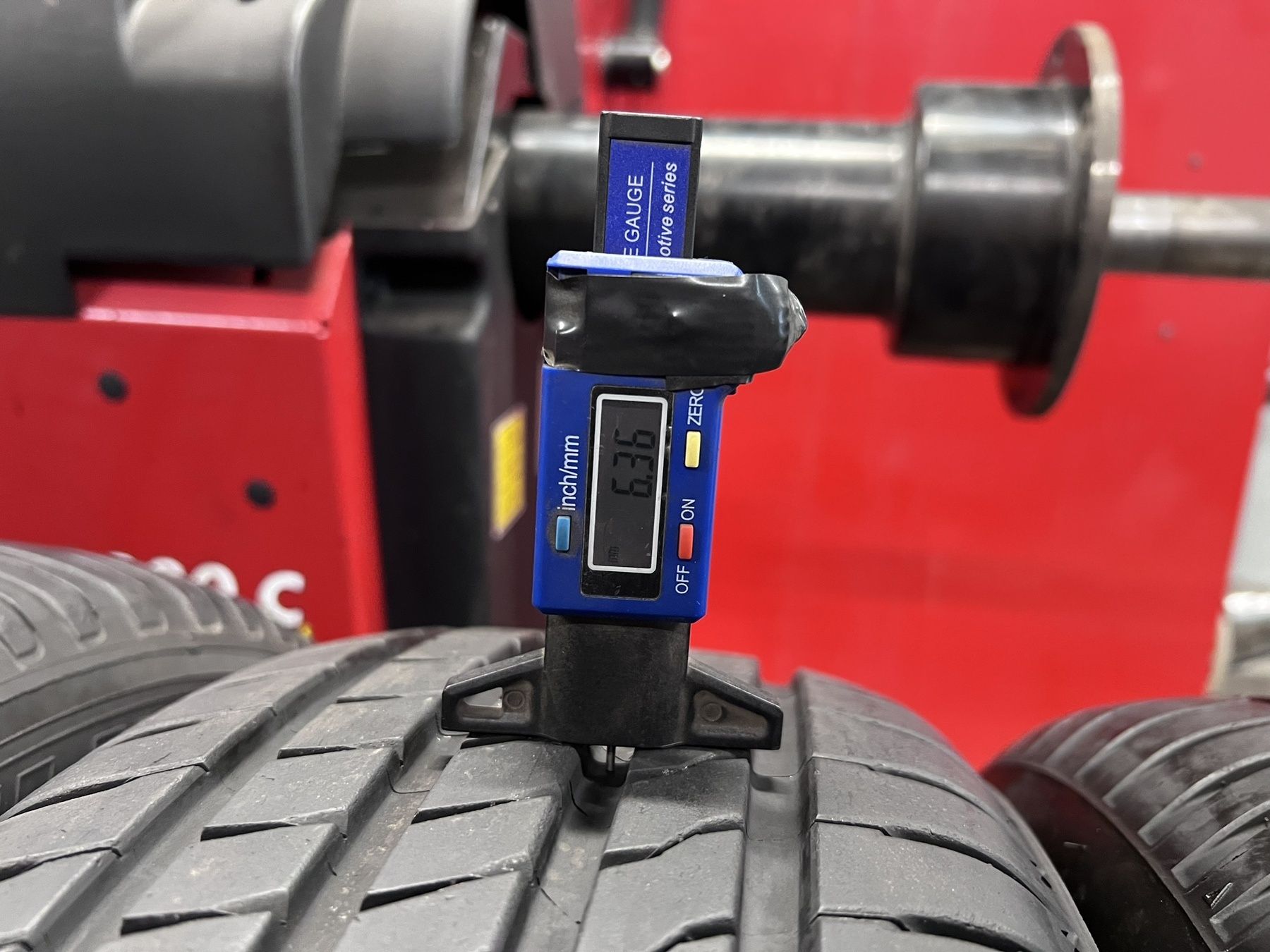 Летни гуми 205/55 R16  2бр.Michelin и 2бр. Firestone.