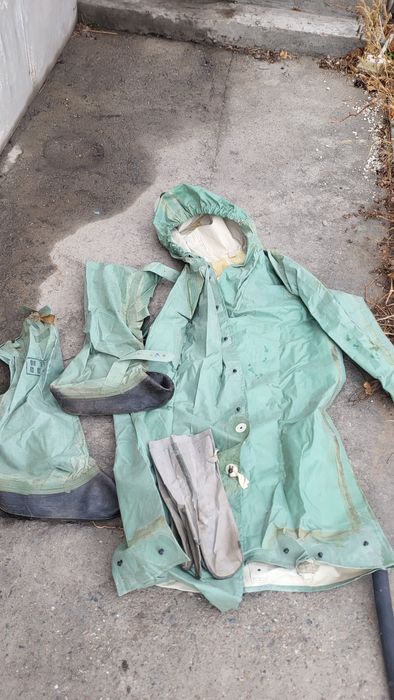 Дождевик новый! Есть все перчатки, обувь.