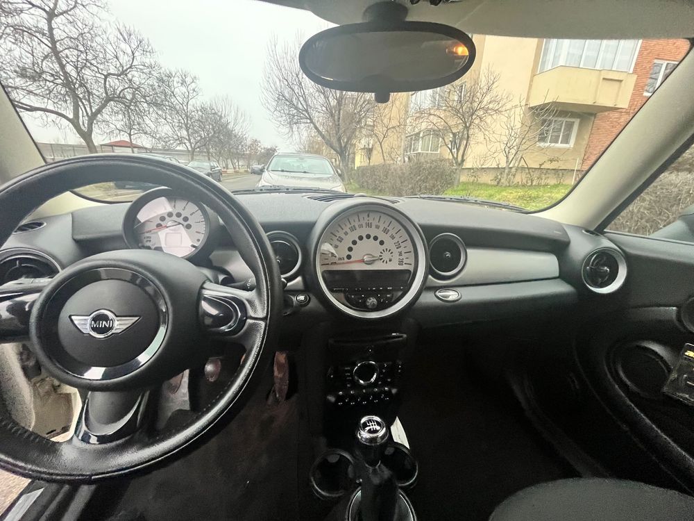 Mini Cooper One 2012