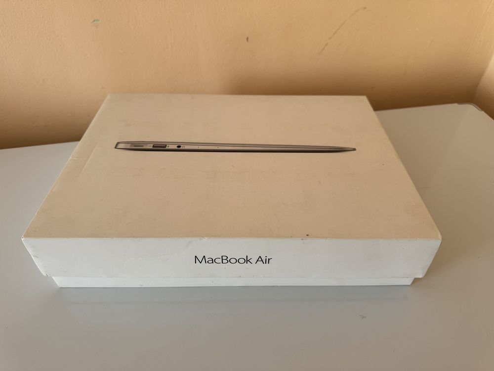 Продается Macbook Air 2017