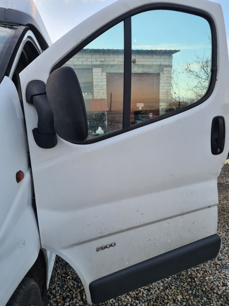 Dezmembrez Renault Trafic 2.0 dci M9R-780