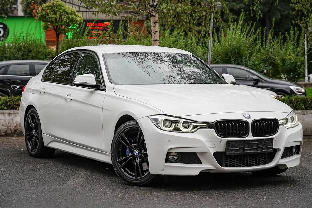 BMW Seria 3 BMW 330I 245 cp Plug In Benzina M Pachet Interior Exerior