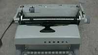 Maşină de scris veche CONSUL