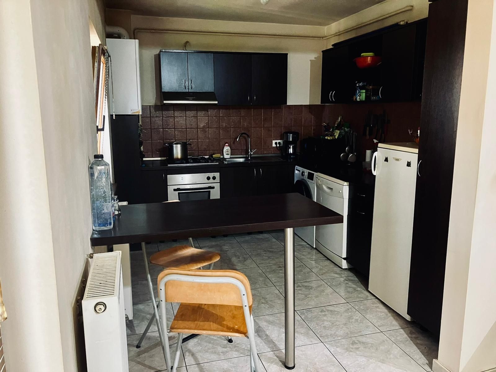 Închiriez apartament cu 3 camere și loc parcare,Drobeta 74