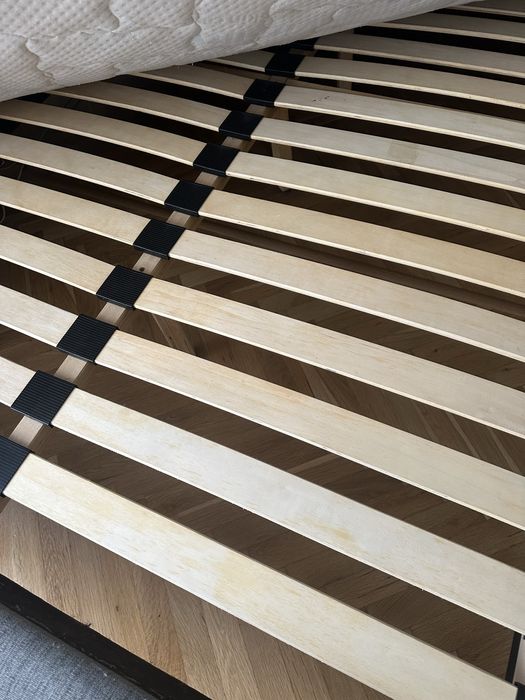 Спалня тапецирана 140/200