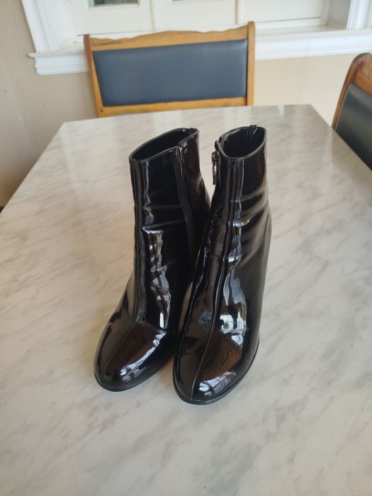 Сапожки лакированные