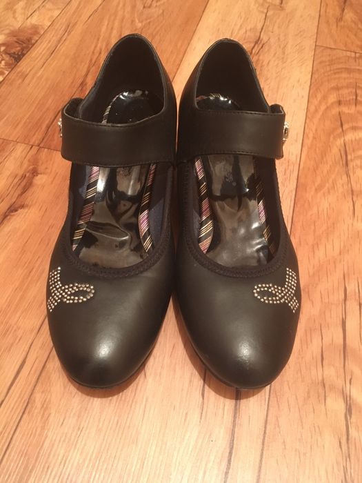 Продам женские туфли