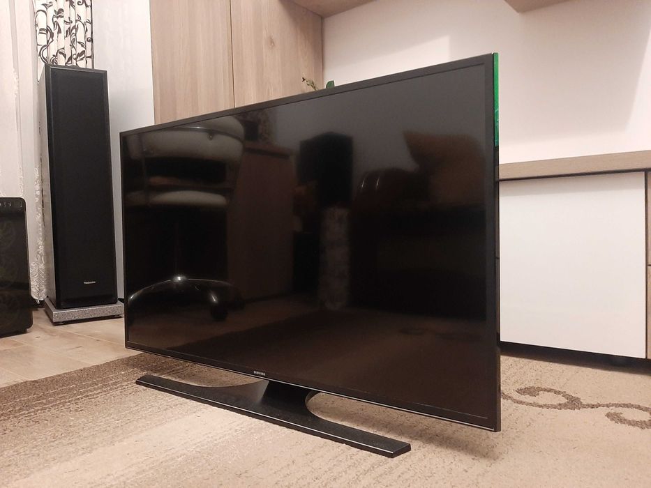 Televizor smart 4K Samsung 106cm