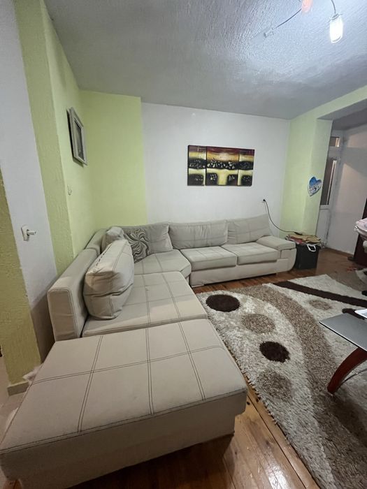 Продавам ъглов диван с 3 части + възглавниците