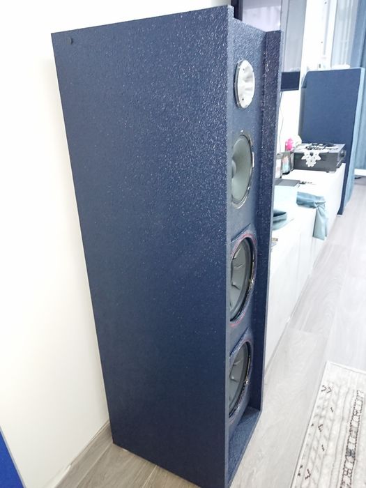 Boxe de podea JBL pasive