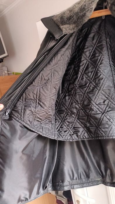 Jeaca de piele neagra