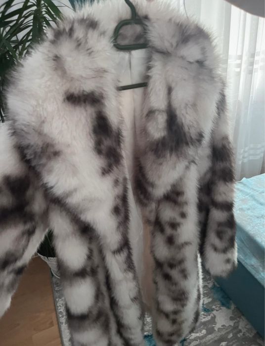 Blanita tip palton alb cu negru