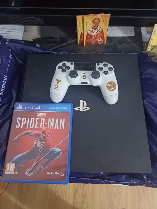 Vând un ps 4 pro