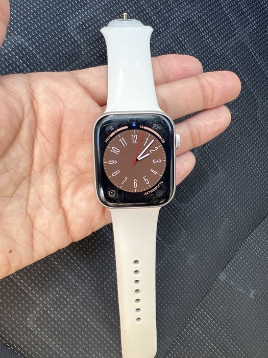 Часы электронные Apple Watch SE