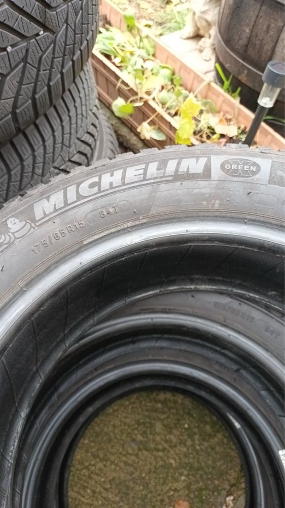 Продавам 4бр зимни гуми 175/65R15 Michelin