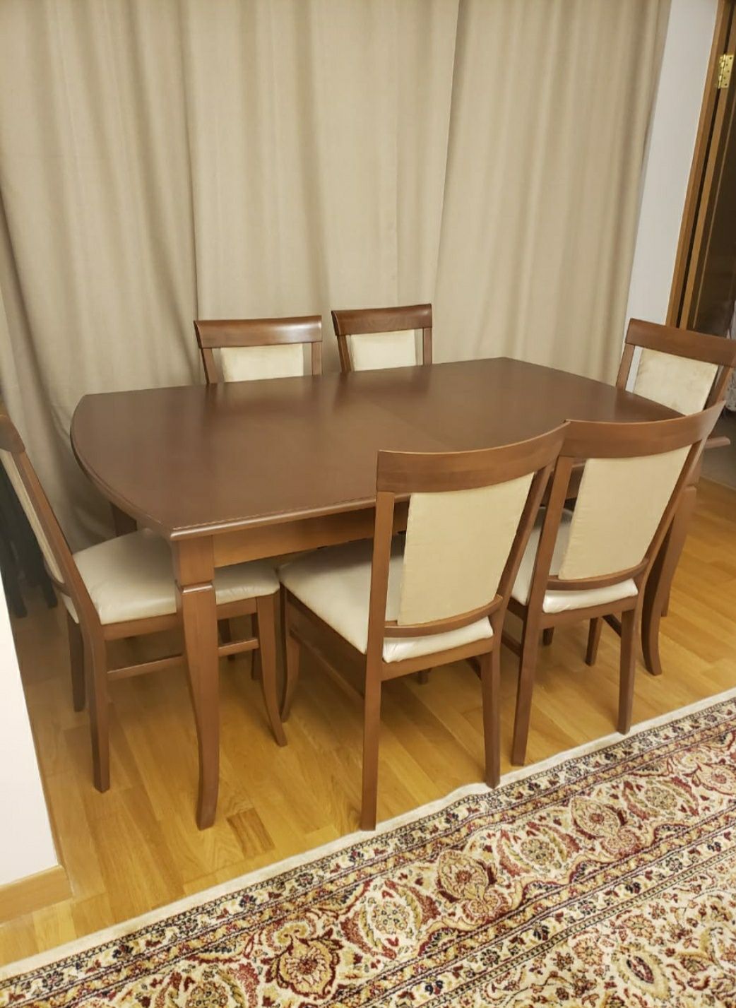 Комплект:Стол из массива и 6 стульев