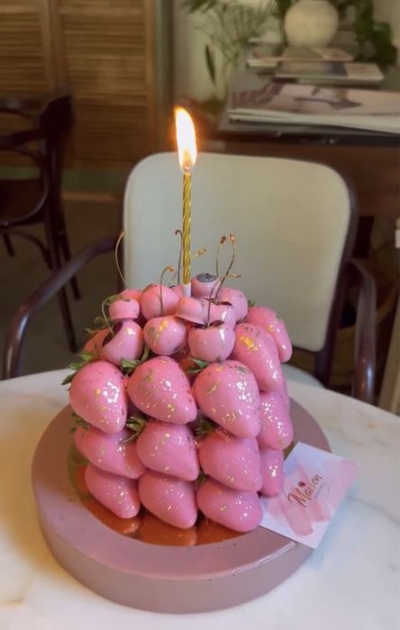 Торт из клубники в шоколаде
