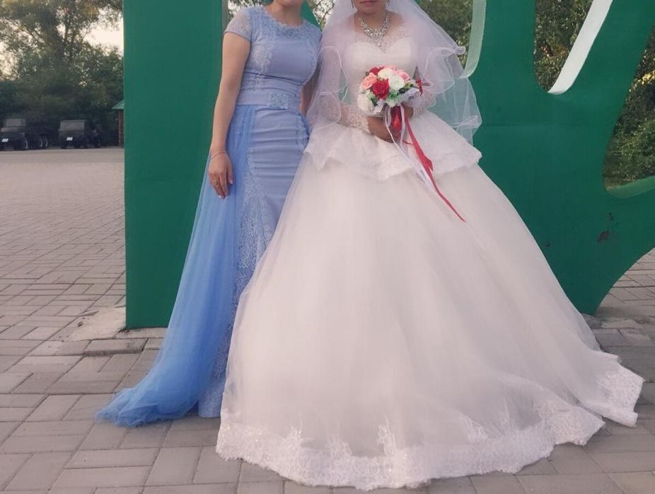 Продам платье размер 42