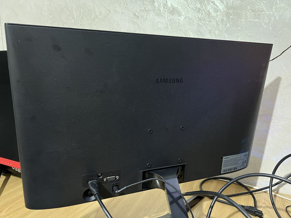 Монитор Samsung 24 диагональ.