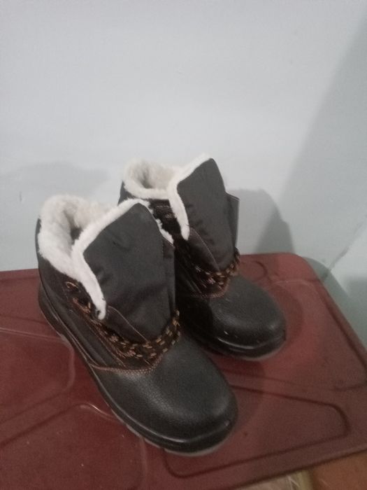 Спец зимние ботинки, новые.