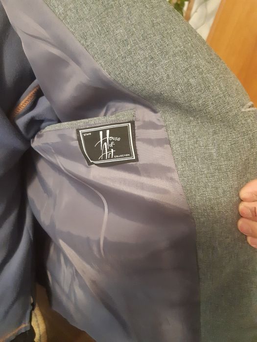 Vinzare costum stofa.
