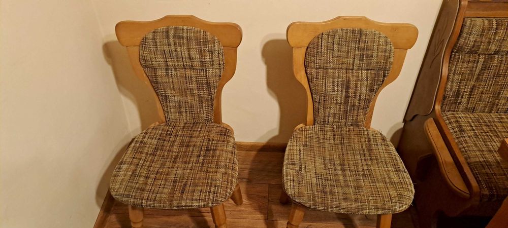 Colțar de bucatarie+masa extesibila+2 scaune