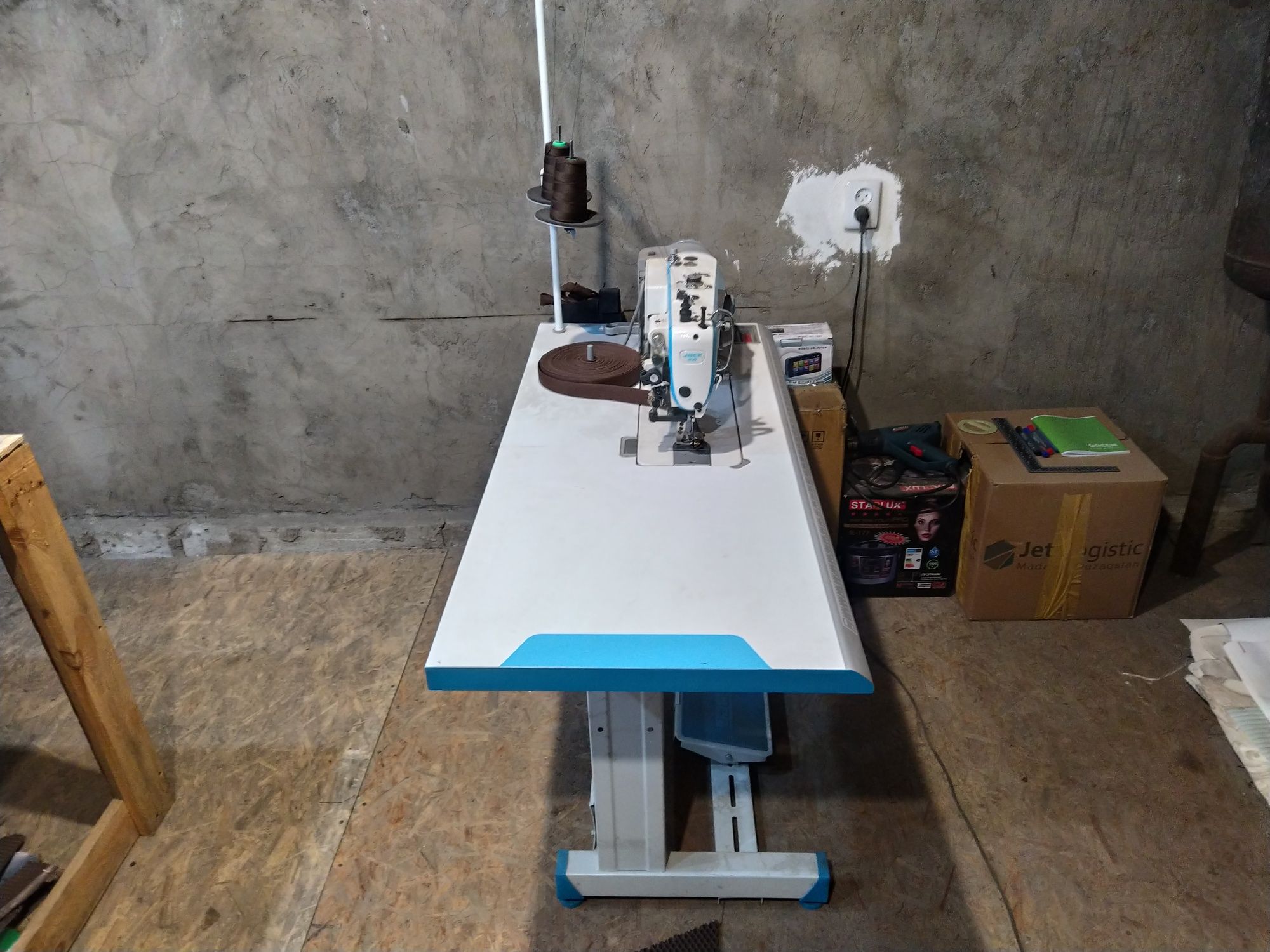 Продам профессианальную промышленную швейную машинку Jack H2