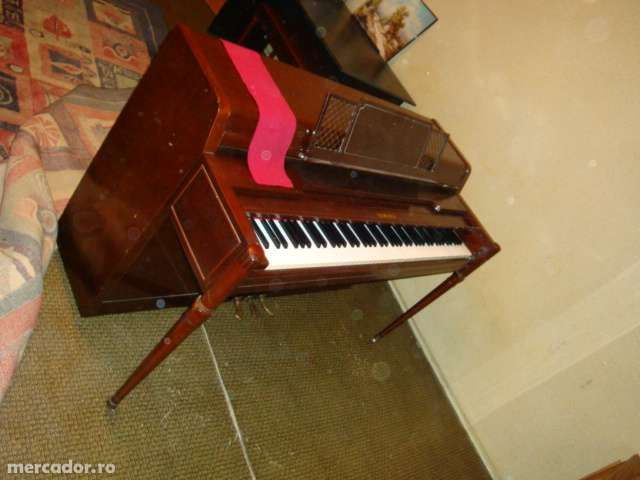 URGENT!! Vand pianina YAMAHA !