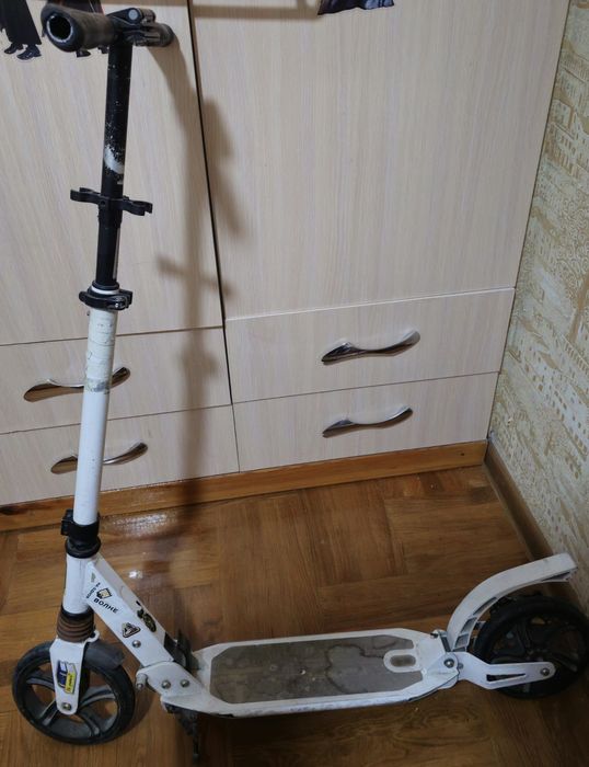 Продаётся самокат в хорошем состоянии,  выдерживает 150 килограмм.