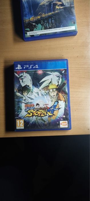 Vand ps 4 pro tot cu jocuri plus 2 manete