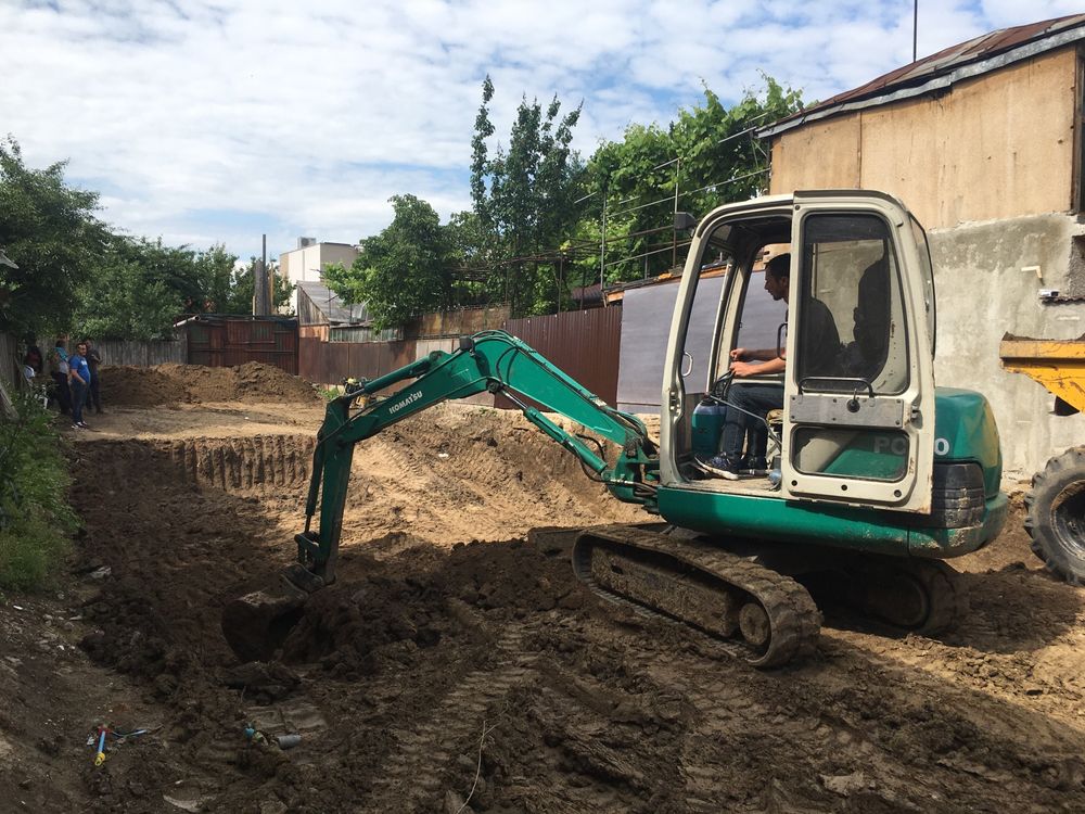 Buldo Excavator Miniexcavator Bobcat Masina Taiat Beton Mai Compactor