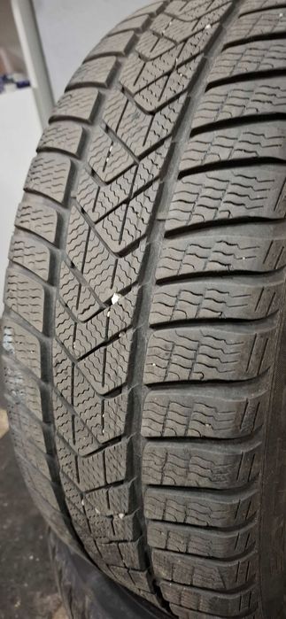2бр. 225/40/20 Pirelli RFT 6.2mm грайфер, дот 22г. Безплатен монтаж
