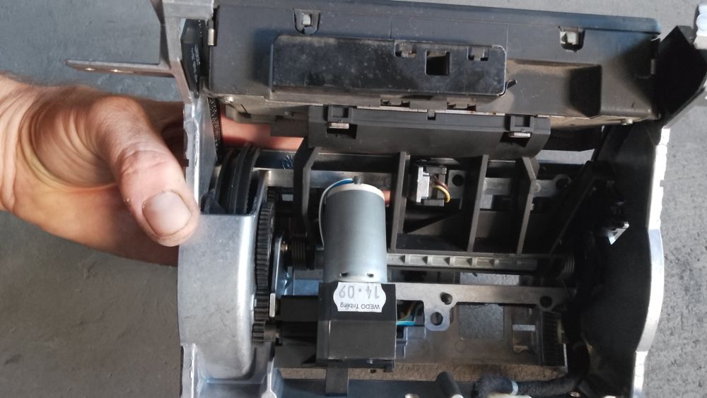 Механизъм за дисплея за Ауди А8 4E