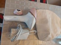 Епилатор Philips Lumea Bri 950