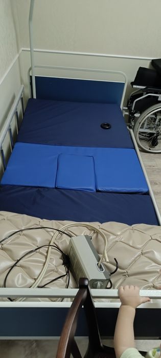 Продам инвалидную кровать