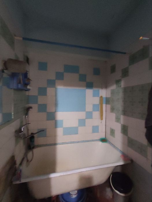 Продается 23 квартал.2-х комнатная квартира. Ор-р Фархадский рынок.