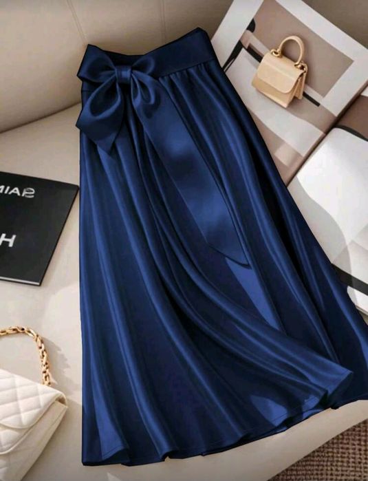 Fusta eleganta satin marimea L, noua