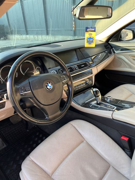 BMW Seria 5 F10 520D automat trapa piele keyless