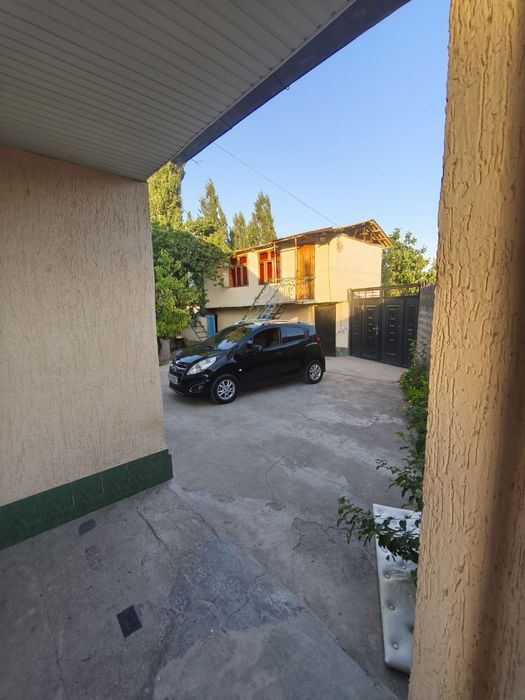 Продается дом в азадбаше 5.5 сотих 6 комнат возле дороги