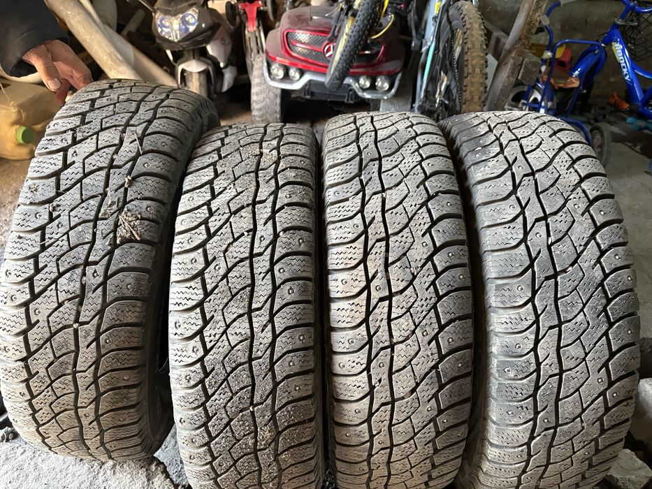 Шина 205/70 R15.