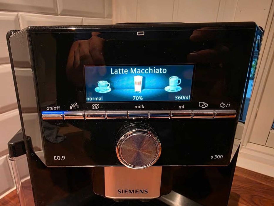 Expresor automat, aparat de cafea  Siemens EQ9 s300, inox